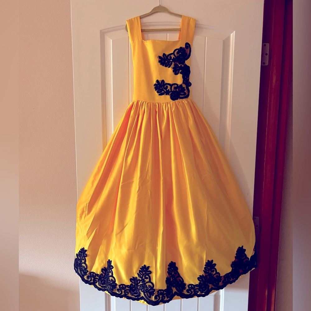 NWOT Girl’s Size 8/10 Yellow & Black Lace Ball Gown Party Dance